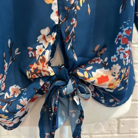 Floral Top Medium - Picture 12 of 16